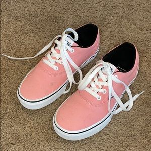 *Lightly worn* (women’s) size 8 pink VANS